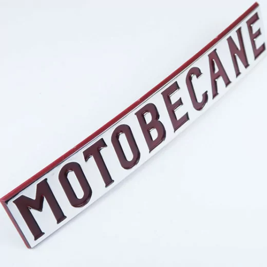 Monogramme / Logo Rouge "Motobécane" de Réservoir pour les Mobylette Motobécane 99Z D55 AV88 AV85 Monogramme / Logo Rouge "Motobécane" de Réservoir pour les Mobylette Motobécane 99Z D55 AV88 AV85