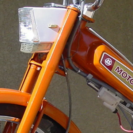 Bombe De Peinture Orange Corail (Clair) Pour Mobylette Motobécane Motoconfort 50V 50VS 50VL 50VLC de 1972 à 1978 (Marque SPRIDO)